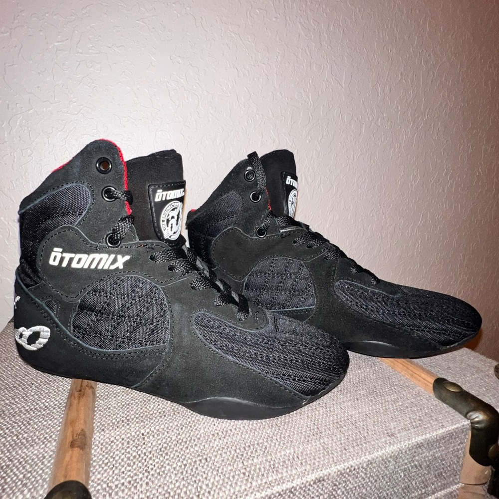 Female Ninja Black Stingray Bodybuilding Weightlifting Shoes- Size 7.5